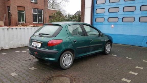 Peugeot 206 - 1.4 XT 5 Deurs APK NAP AIRCO Dealeronderhouden - 1