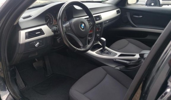 BMW 3-serie Touring - 318i Executive | Automaat | Trekhaak | Xenon | PDC | 6mnd Garantie | Stoelverw - 1