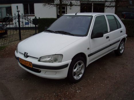 Peugeot 106 - 1.1 XT *5-DEURS*STUURBEKRACHTIGING - 1