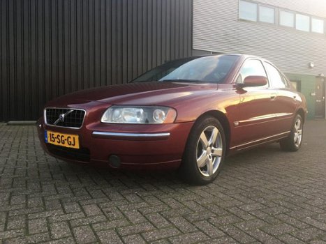 Volvo S60 - 2.5T AWD Summum XENON / NAVI / STOELVERWARMING MEMORY / VOL LEDER / VELGEN - 1