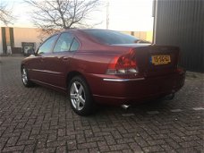 Volvo S60 - 2.5T AWD Summum XENON / NAVI / STOELVERWARMING MEMORY / VOL LEDER / VELGEN