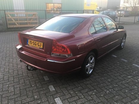 Volvo S60 - 2.5T AWD Summum XENON / NAVI / STOELVERWARMING MEMORY / VOL LEDER / VELGEN - 1