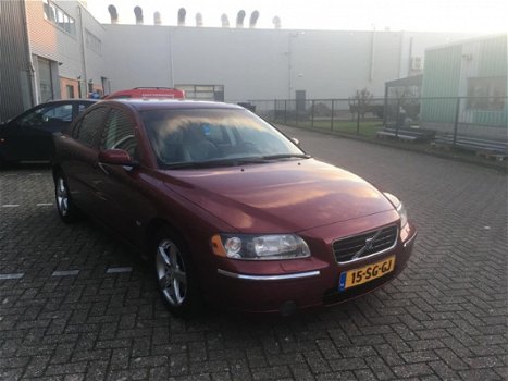 Volvo S60 - 2.5T AWD Summum XENON / NAVI / STOELVERWARMING MEMORY / VOL LEDER / VELGEN - 1