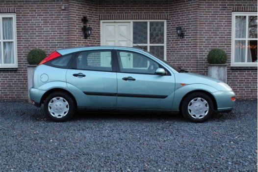 Ford Focus - 1.6 I TREND /5Deurs /AUTOMAAT /1e Eignr /Parkeersensoren - 1