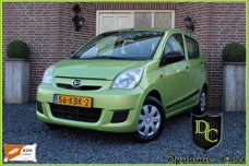Daihatsu Cuore - 1.0 51KW Premium / 5 Deurs / Airco / 1e Eignr /