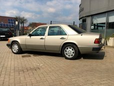 Mercedes-Benz E-klasse - e230 140000 KM ORIGINEEL NIEUWE STAAT 6999 EURO