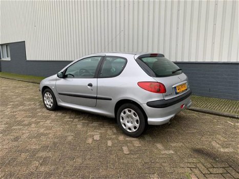 Peugeot 206 - 1.4 HDI Pop' Art Airco/ APK/ NAP - 1