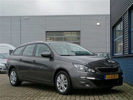 Peugeot 308 - 1.2 PURETECH 110PK S&S BLUE LEASE EXECUTIVE, NAVIGATIE, TREKHAAK, PANORAMADAK - 1