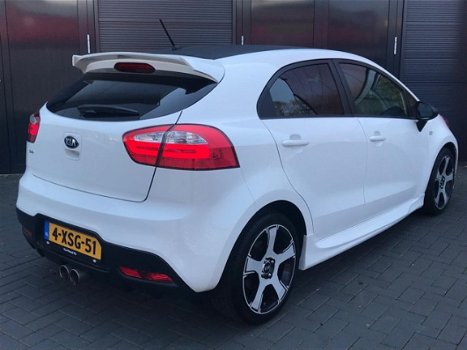 Kia Rio - 5d 1.4 ExecutiveLine (Airco, 17inchLMV, Spoilerpakket) - 1