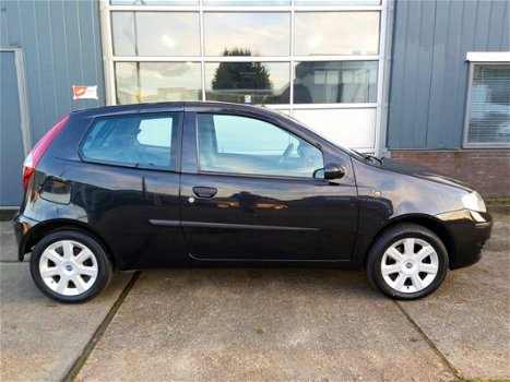 Fiat Punto - 1.4-16V Dynamic, 95pk, 100.805km Airco, Audio/cd, Digitale radio, Telefoon - 1