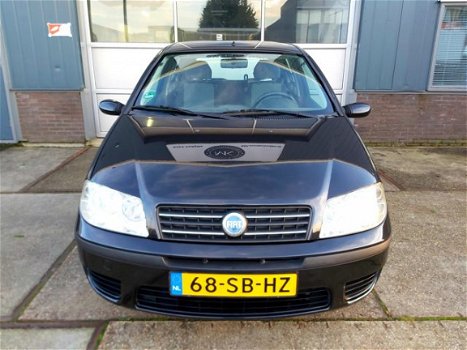 Fiat Punto - 1.4-16V Dynamic, 95pk, 100.805km Airco, Audio/cd, Digitale radio, Telefoon - 1