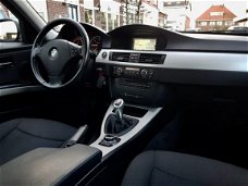 BMW 3-serie Touring - 318D 2.0 LUXURY LINE NAVI AIRCO XENON 6VERSN LMV PDC