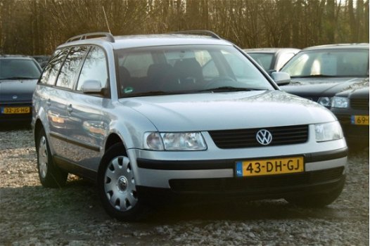 Volkswagen Passat Variant - 1.8-5V Highline AUT. 1STE EIGENAAR - 1