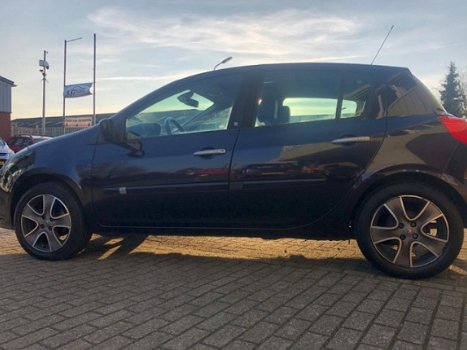 Renault Clio - 1.4-16V Exception BJ 07'/SCHUIF/KANTELDAK / KEYLESS ENTRY / KM NAP / TECHNO-PAKKET / - 1