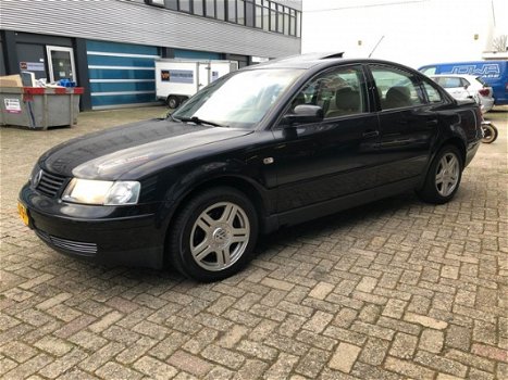 Volkswagen Passat - 2.8 V6 Comfortline 4Motion Airco APK NAP - 1