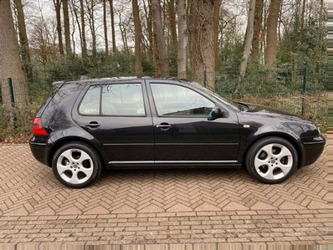 Volkswagen Golf - 2.3 V5 Highline Automaat Goed onderhoud - 1