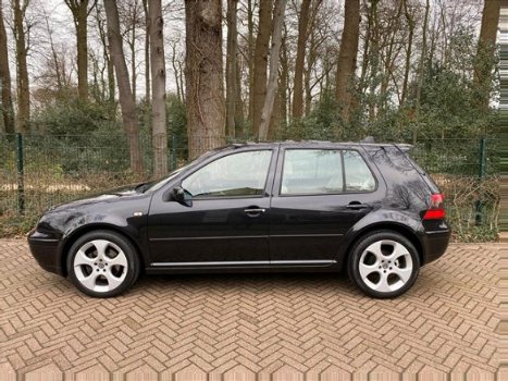 Volkswagen Golf - 2.3 V5 Highline Automaat Goed onderhoud - 1