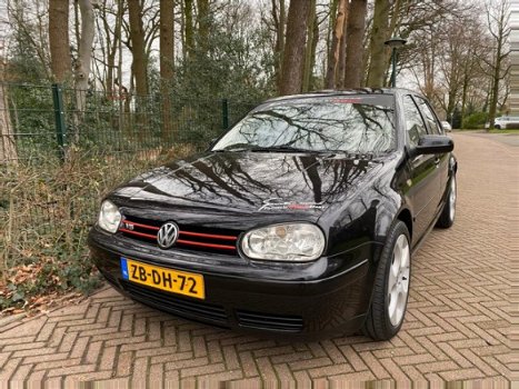 Volkswagen Golf - 2.3 V5 Highline Automaat Goed onderhoud - 1