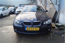 BMW 3-serie - 318i Dynamic Executive