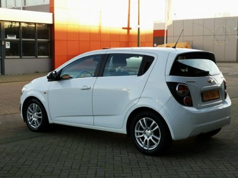 Chevrolet Aveo - 1.4 LTZ Airco+A.Parkeersensoren - 1