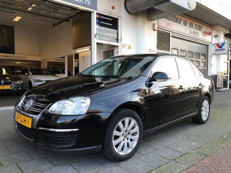 Volkswagen Jetta - 1.6 Comfortline 2008 Navi Climatronic - 1