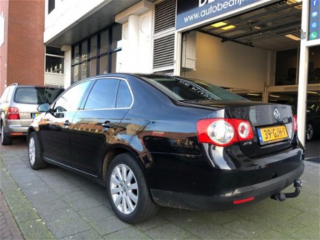 Volkswagen Jetta - 1.6 Comfortline 2008 Navi Climatronic - 1