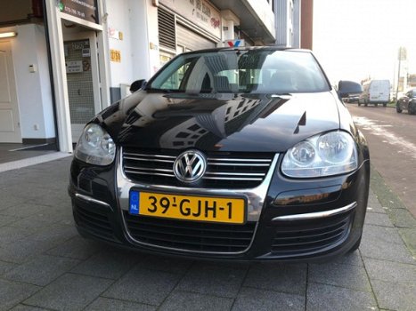 Volkswagen Jetta - 1.6 Comfortline 2008 Navi Climatronic - 1