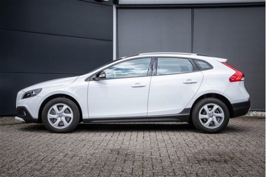 Volvo V40 Cross Country - D2 Automaat Kinetic/ Navigatie - 1