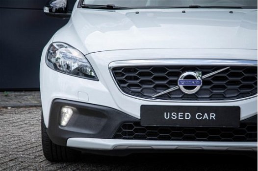 Volvo V40 Cross Country - D2 Automaat Kinetic/ Navigatie - 1