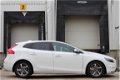 Volvo V40 - 2.0 D4 R-Design Business R-Design | Pano | Leer | Xenon | Vol! - 1 - Thumbnail