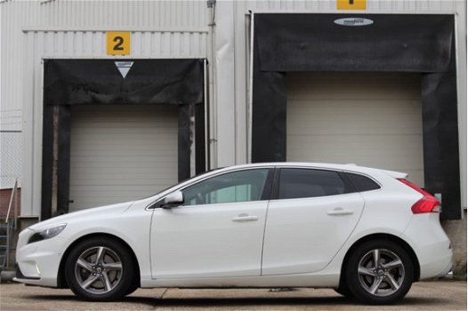 Volvo V40 - 2.0 D4 R-Design Business R-Design | Pano | Leer | Xenon | Vol! - 1