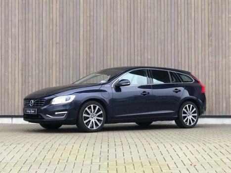 Volvo V60 - 2.4 D6 Twin Engine R-Design 2015 - 1