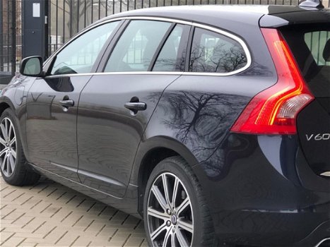 Volvo V60 - 2.4 D6 Twin Engine R-Design 2015 - 1