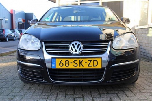 Volkswagen Jetta - 1.6 16V FSI Comfortline - 1