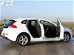 Volvo V40 - 2.0 D2 Kinetic AUTOMAAT Navi ECC PDC - 1 - Thumbnail