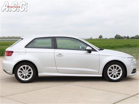 Audi A3 - 1.6 TDi Attraction Leer Xenon Navi ECC - 1