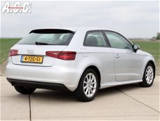 Audi A3 - 1.6 TDi Attraction Leer Xenon Navi ECC