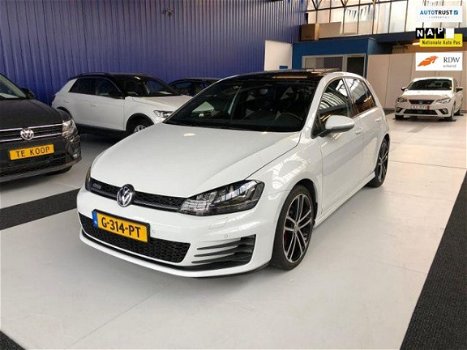 Volkswagen Golf - 2.0 TDI GTD 135KW Pano|DSG|LED|Keyless - 1