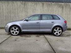 Audi A3 Sportback - 1.6 FSI Attraction LMV, Cruise control, Airco