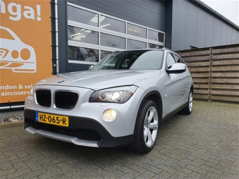 BMW X1 - SDrive20d Executive Met hoge zit/instap Climate & Cruise control, Navigatie, TREKHAAK, PDC - 1