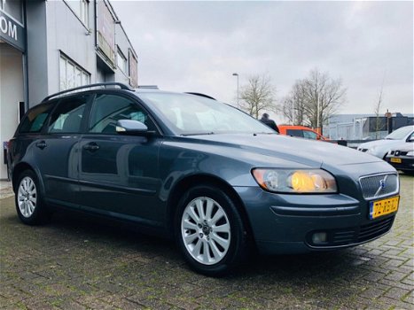 Volvo V50 - 2.4 Momentum Cruise, Airco, Dealer Onderhouden, Nette Staat - 1