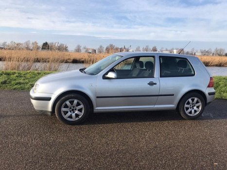 Volkswagen Golf - 1.6-16V Master Edition - 1