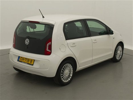 Volkswagen Up! - 1.0 60PK 5D BMT High up | NAVI | AIRCO | PDC | Cruise | 15 Inch | - 1
