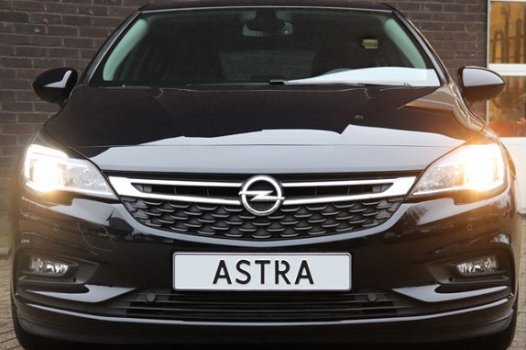 Opel Astra - 1.6 CDTI Business+ (NU met € 7.388, - KORTING/NAV./NIEUW) - 1