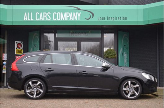 Volvo V60 - 2.0 D3 136PK R-Design, Navi, Trekhaak, 18'' - 1