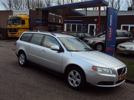 Volvo V70 - benzine 2.0 145PK Kinetic - 1