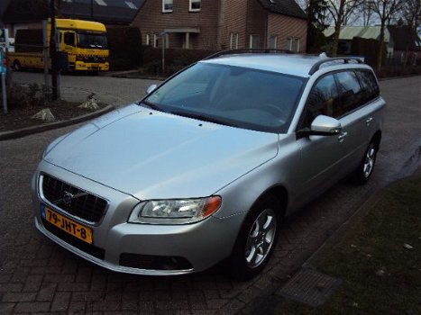 Volvo V70 - benzine 2.0 145PK Kinetic - 1