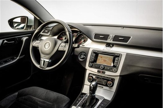 Volkswagen Passat - 1.4 TSi Highline Automaat | Navi | Alcantara | Cruise | Clima | Trekhaak | 18'' - 1