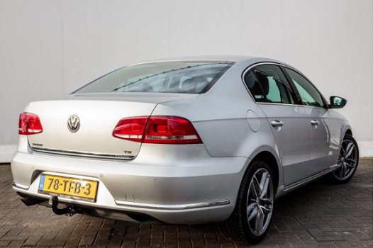 Volkswagen Passat - 1.4 TSi Highline Automaat | Navi | Alcantara | Cruise | Clima | Trekhaak | 18'' - 1