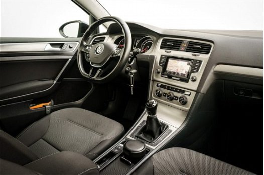 Volkswagen Golf - 1.6 TDi 110 Pk Comfortline | Navigatie | Parkeersensoren | Cruise Controle - 1